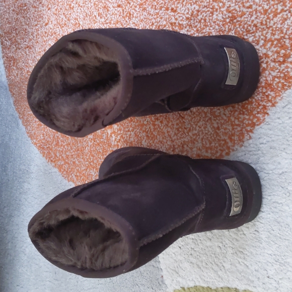UGGS-esque choco brown boots - Picture 2 of 4